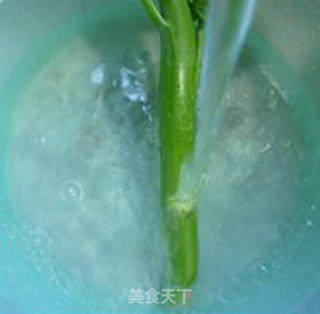 烤鸭炒芥蓝的做法步骤：3