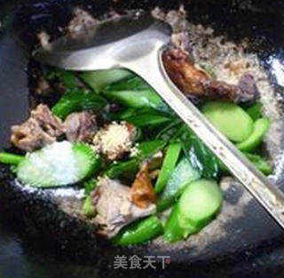 烤鸭炒芥蓝的做法步骤：7