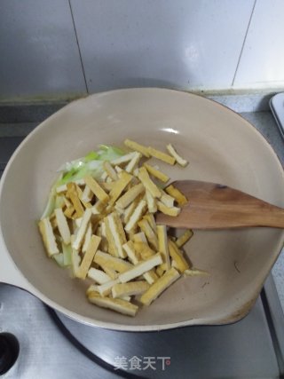 豆腐干炒菜心的做法步骤：10