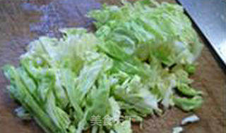 咸肉千张炒圆白菜的做法步骤：4