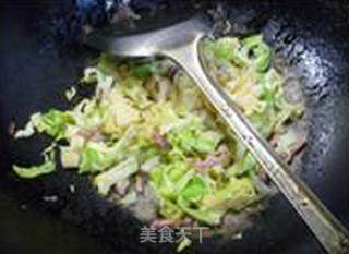 咸肉千张炒圆白菜的做法步骤：11