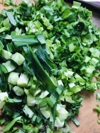 “野菜”素三鲜煎蛋的做法步骤：2