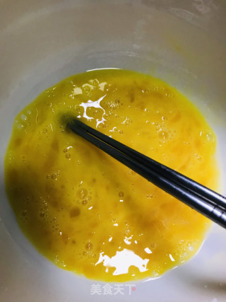 “野菜”素三鲜煎蛋的做法步骤：3