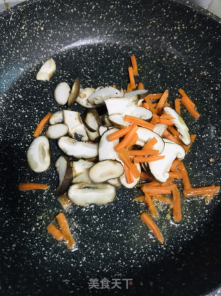 “野菜”素三鲜煎蛋的做法步骤：4
