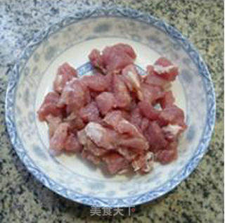 瘦肉丁炒手捏菜的做法步骤：2