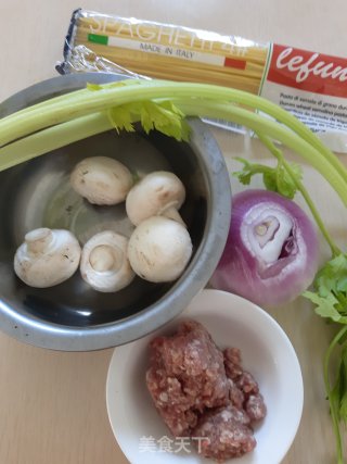西式拌面的做法步骤：1