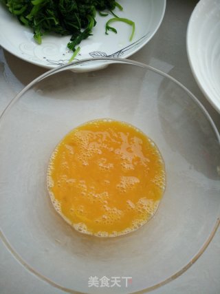 面条菜海参炒鸡蛋的做法步骤：4