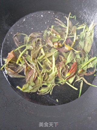 椿芽拌豆腐的做法步骤：1
