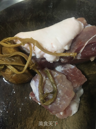 梅菜肉饼的做法步骤：1
