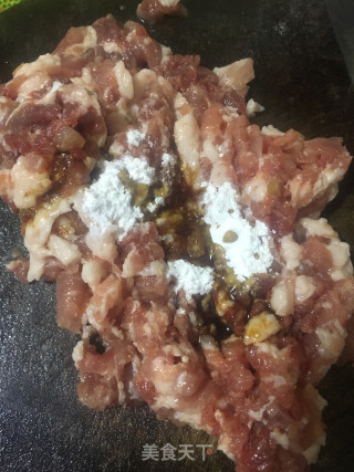 梅菜肉饼的做法步骤：7