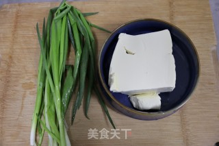 小葱拌豆腐的做法步骤：1