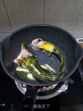 黄骨鱼豆腐汤的做法步骤：2