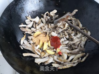 孜然辣炒平菇的做法步骤：7