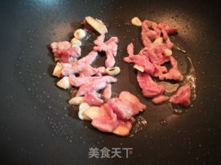 肉丝炒西葫芦的做法步骤：1