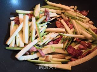 肉丝炒西葫芦的做法步骤：3