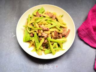肉丝炒西葫芦的做法步骤：5