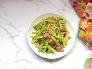肉丝炒西葫芦的做法步骤：6