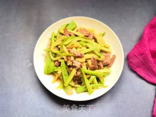 肉丝炒西葫芦的做法步骤：7