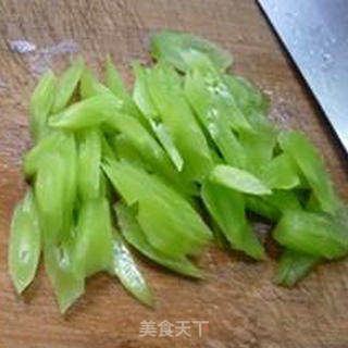 咸肉鸡蛋炒莴笋的做法步骤：6