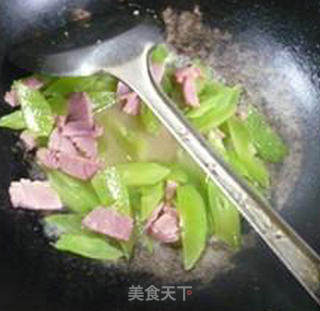 咸肉鸡蛋炒莴笋的做法步骤：10