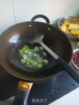 酸白菜炖猪骨的做法步骤：5