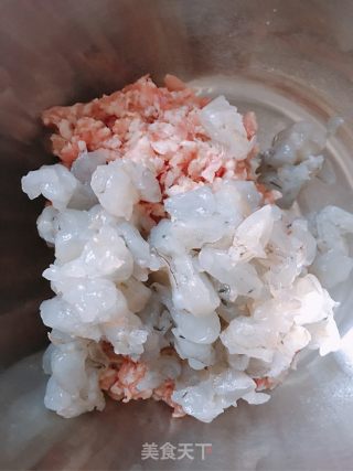 鲜虾猪肉胡萝卜水饺的做法步骤：3