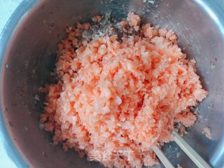 鲜虾猪肉胡萝卜水饺的做法步骤：5