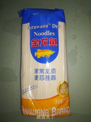 酸辣面条的做法步骤：1