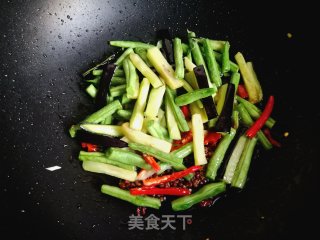 龙豆角炒茄条的做法步骤：10