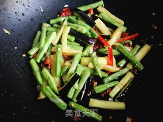 龙豆角炒茄条的做法步骤：12