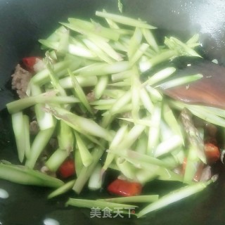 芦笋炒豆干的做法步骤：8