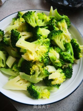 西兰花炒鸡丁的做法步骤：3