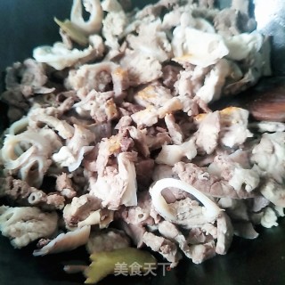 猪肺豆腐煲的做法步骤：3