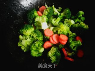 素炒西兰花的做法步骤：6