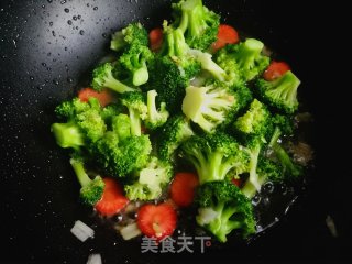 素炒西兰花的做法步骤：8