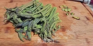 椿芽烘蛋的做法步骤：4