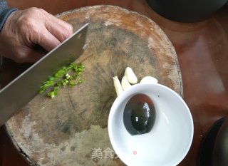 皮蛋豆腐的做法步骤：3