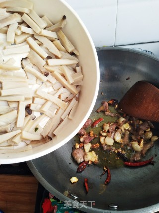 杏鲍菇炒肉的做法步骤：9