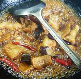 花生米烤麸鸡翅根的做法步骤：12