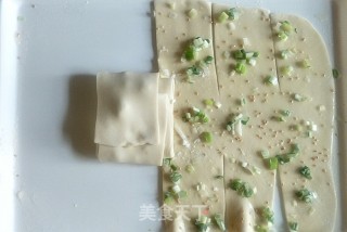 葱油饼的做法步骤：11