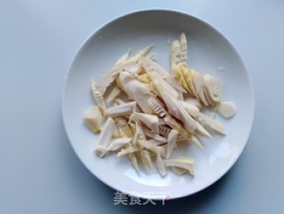 蘑菇竹笋烧油面筋的做法步骤：4