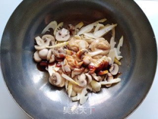 蘑菇竹笋烧油面筋的做法步骤：8