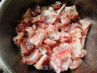 白玉菇炖排骨的做法步骤：1