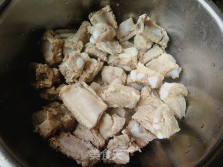 白玉菇炖排骨的做法步骤：3