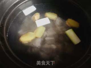 白玉菇炖排骨的做法步骤：4