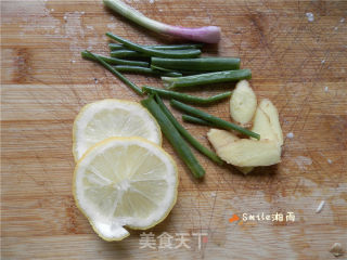 砂锅烤乳鸽的做法步骤：2