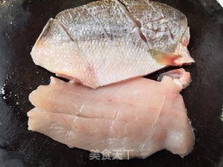 香煎鲈鱼的做法步骤：2