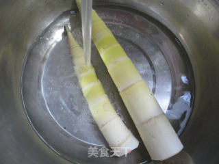 青椒肉丝炒雷笋的做法步骤：2
