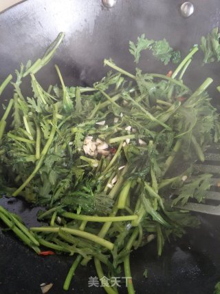 清炒茼蒿的做法步骤：6