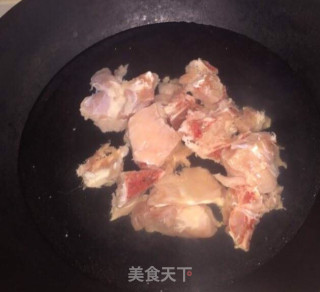 猪骨煲山药的做法步骤：2